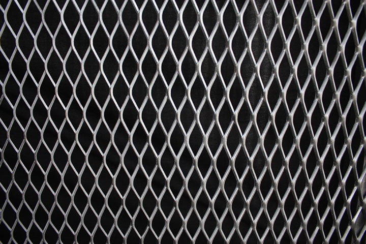 What are the characteristics of building expanded metal mesh