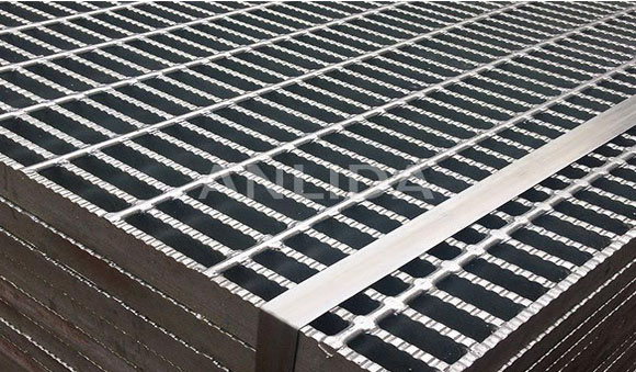 Serrated Grating Preventing Unexpected Slip Or Falls